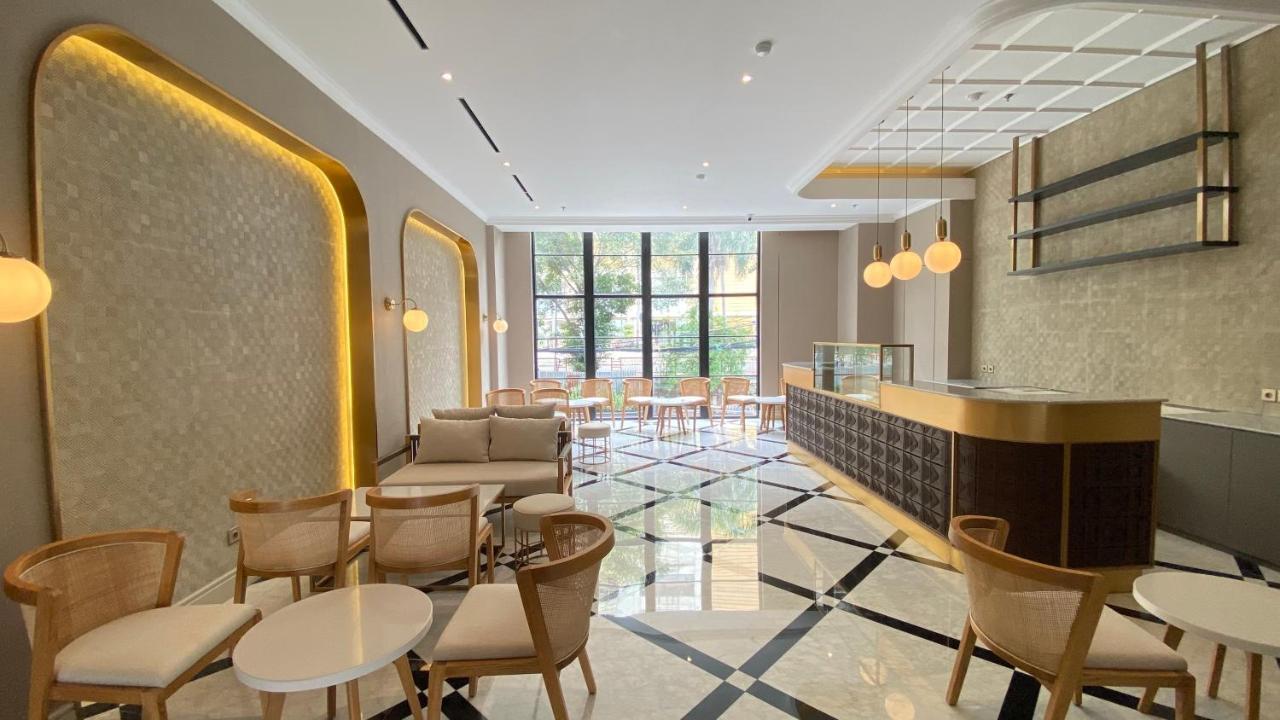 Maia Hotel Джакарта Екстериор снимка
