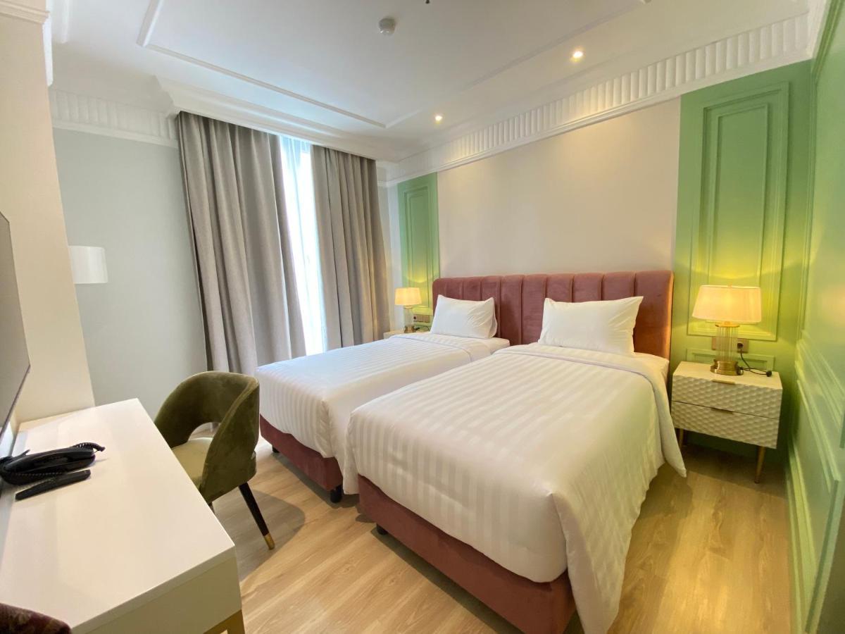 Maia Hotel Джакарта Екстериор снимка