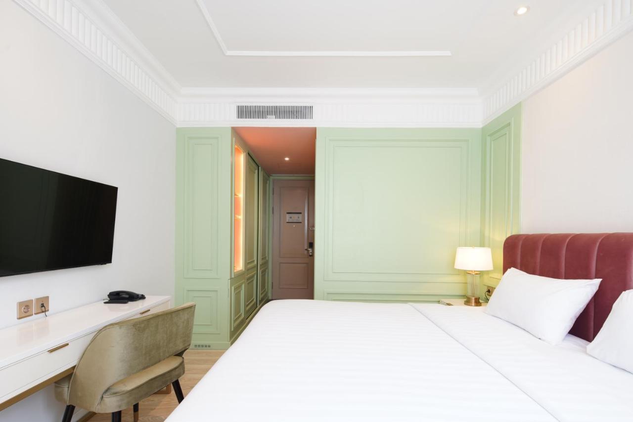 Maia Hotel Джакарта Екстериор снимка