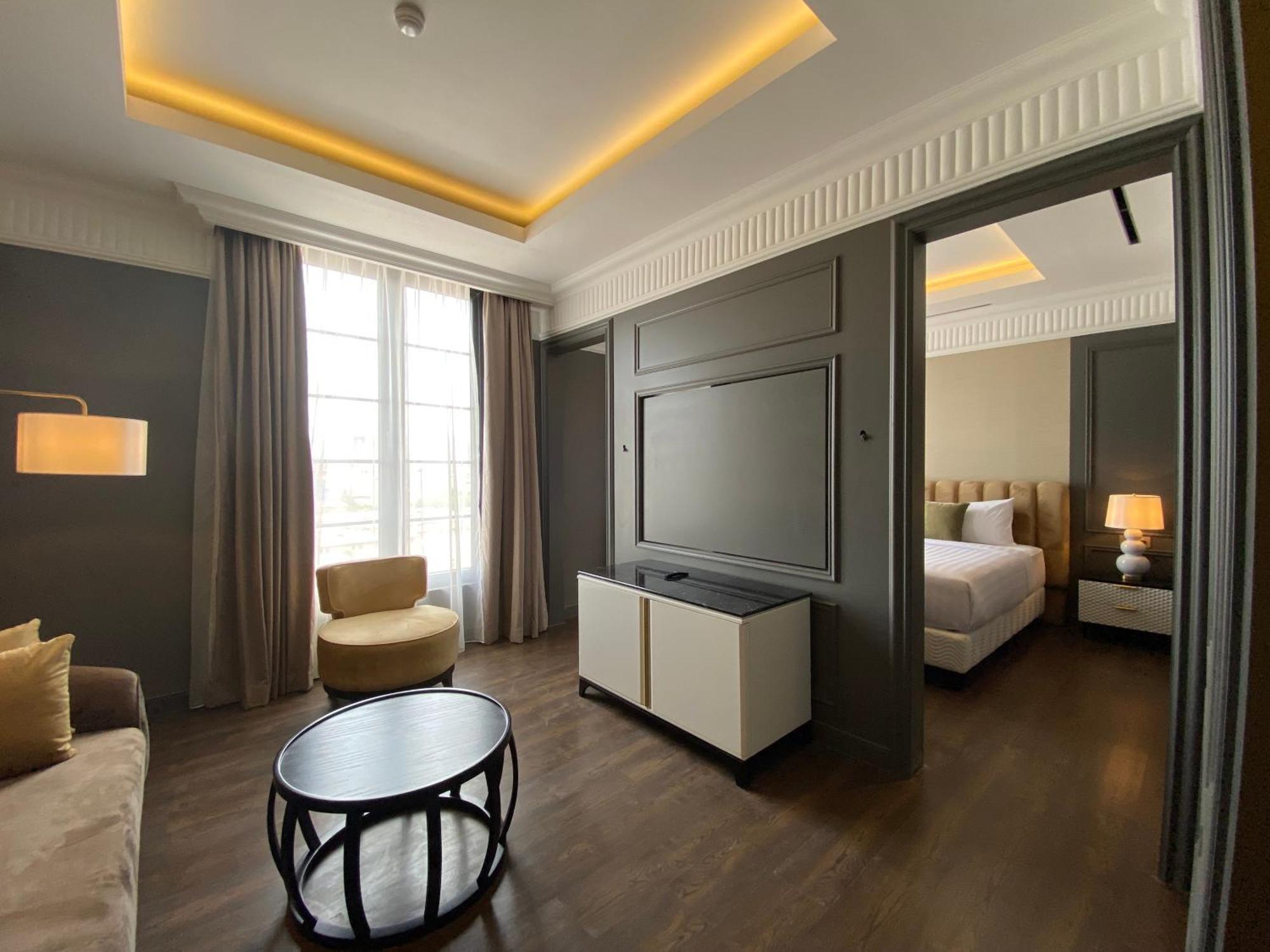 Maia Hotel Джакарта Екстериор снимка